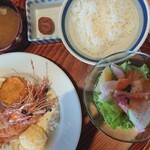 洋食勝井 - ツレの海老フライ。3匹。