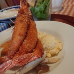 洋食勝井 - 観賞に耐える海老フライのタワー。