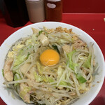 ラーメン二郎 - たまご乗せると汁なし感出るよね❣️