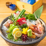 Assorted family sashimi (one serving)