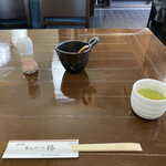 とんかつ 椿 - 岩塩、ソース、緑茶