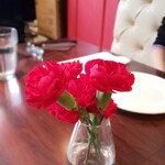 SYMPATHIQUE - テーブルの花