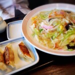 リンガーハット させぼ五番街店 - 太麺皿うどん+餃子3個セット