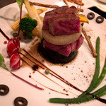 味・ma-ru - 「黒毛和牛ステーキ」（1,500円）。お肉も凄いけど盛りつけも凄～い。