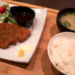 味・ma-ru - 「豚ロースカツセット」（1,200円）。これに豪華なサラダまで付いてきます。