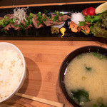 味・ma-ru - 「和牛ランプのタタキ」（980円）＋「ごはんセット」（300円）。これも超絶美味しかった。