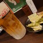 Oo Toraya - 生ビール大とお通しのキャベツ