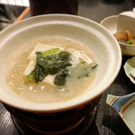 山みず木 - 湯豆腐、豆乳の中でグツグツ