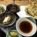 大喜 - 夜の天ぷら定食
            海老が二本になる