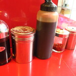 ラーメン二郎 - 卓上調味料