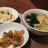 倶楽湾 - スープ、小皿２種