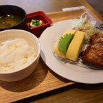 骨付鳥、からあげ、焼鳥 がブリチキン。 - からたま定食