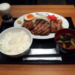 Tsukiji Gindako Sakaba - 銀の焼豚定食（710円）