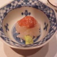 銀座 鮨 かねさか 本店 - 白えび酒盗乗せ（鯛の酒盗）