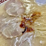 双喜紋 - ラーメンはニンニク・辛味アリアリのネギ抜き
      の超コッテリ仕様