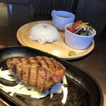 Oniku Baru Uni - ランチプレート鉄板で