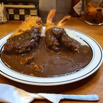 カレーの南海 - エビフライカレー　メンチカツトッピング　1280円　大辛の辛めを注文。かなりの辛さです。