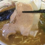 Harupin Ramen - チャーシューは薄切りのパサタイプ。
                        
                        コレ 嫌いじゃないないよ。
                        
                        
                        
                        