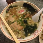 あぶら～亭 - キャーーー！！！ラーメン！
            
            あら！？ワカメ？？？知ってたら抜いて貰ったんだけど^^;
            
            