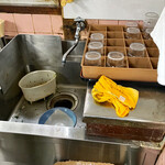 讃岐うどん がもう - 熱い出汁の右側が返却口