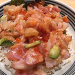 日本橋海鮮丼 つじ半 神楽坂店 - 山を崩しました。