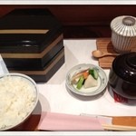 Washokudokoro Kenken - 日替わり。さばの塩焼きと三種盛り 1000円