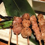 ちょぼいち鶏鶏もだん - ランチ定食、焼鳥のアップ