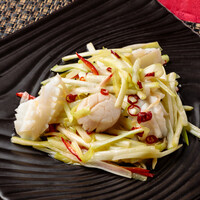 ホタテと紋甲イカ、黄ニラの炒め