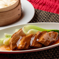 豚とろ肉の角煮 中国パン添え