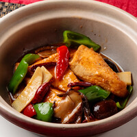 揚げ豆腐と豚肉の辛子煮込み