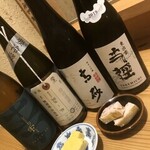 Torisei - モモの煮凝り、特製だし巻き卵焼きと焼き鳥で日本酒は如何でしょうか^_^ 而今蔵の高砂、丈径、加茂泉備前雄町、土田イニシャルF等楽しい日本酒をご用意しております