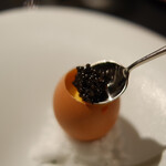 祇園 呂色 - 卵黄とウニのソースにくぐらせて…