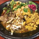 大衆中遊華食堂 八戒 - 3種あいがけ(北海道余市産ポークカリィ、四川麻婆豆腐カリィ、生ラムクミン炒めカリィ)、八戒丼ver.