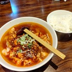 Shanhai Karyuu - 【2020.10.23(金)】麻婆刀削麺(並盛)880円＋サービスライス