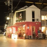 Katsuragi - 建物の二階が当店になります。一階の赤い店舗ではありません。