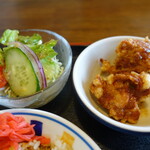 太平閣 - サラダ&唐揚げ