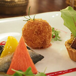 リストランテ　ディ・カナレット - アンティパスト・ミスト　イワシのマリネ、野菜のトルタ、アランチーノ