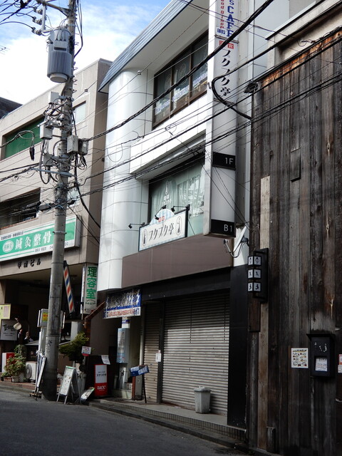 プクプク亭 - お店は日吉駅を降りて、浜銀通りを行き、２本目の交差点を、左折すると直ぐです。