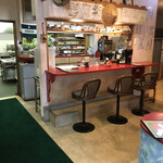 一品香 - 店内(テーブル席、小上がり席がほとんど)