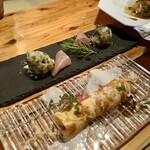 活海酒 - 【お通し4種(右上の白皿も)】手前はミートオムレツ