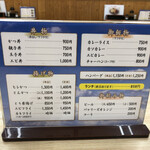 Shikishima - 美味いカツ丼を求めて！かつ丼900円赤出汁にサラダ付きを注文！