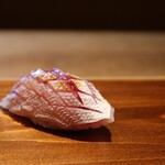 倉満 - にぎり➡春子（鯛の稚魚）