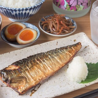目利きの店主が豊洲市場から仕入れる鮮魚を使った定食