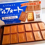セブンイレブン - 爽練乳いちご151円 アルフォートリッチミルク108円 