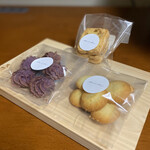 菓子屋 シルシ - 紫芋のクッキー、ラングドシャ、木の実のサブレ