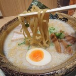 越後秘蔵麺 無尽蔵 - 豚骨塩らーめん(2020.10)