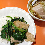 とんぼ - ほうれん草豚トロ丼