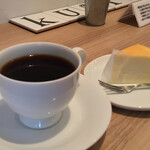 久緒羅珈琲 - 久緒羅ブレンドとニューヨークチーズケーキ、美味。