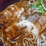 そば処石奈多 - 子持ち鮎蕎麦（鮎は卵ぎっしり）