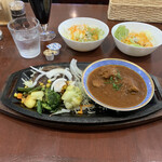 カフェ&レストラン モモズ - 